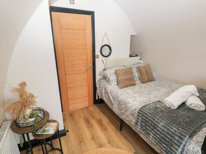 1 bedroom, individually decorated, individually furnished, free WiFi - Cwtch Bach (Aberdare)