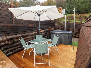Outdoor dining - Cwtch Bach (Aberdare)