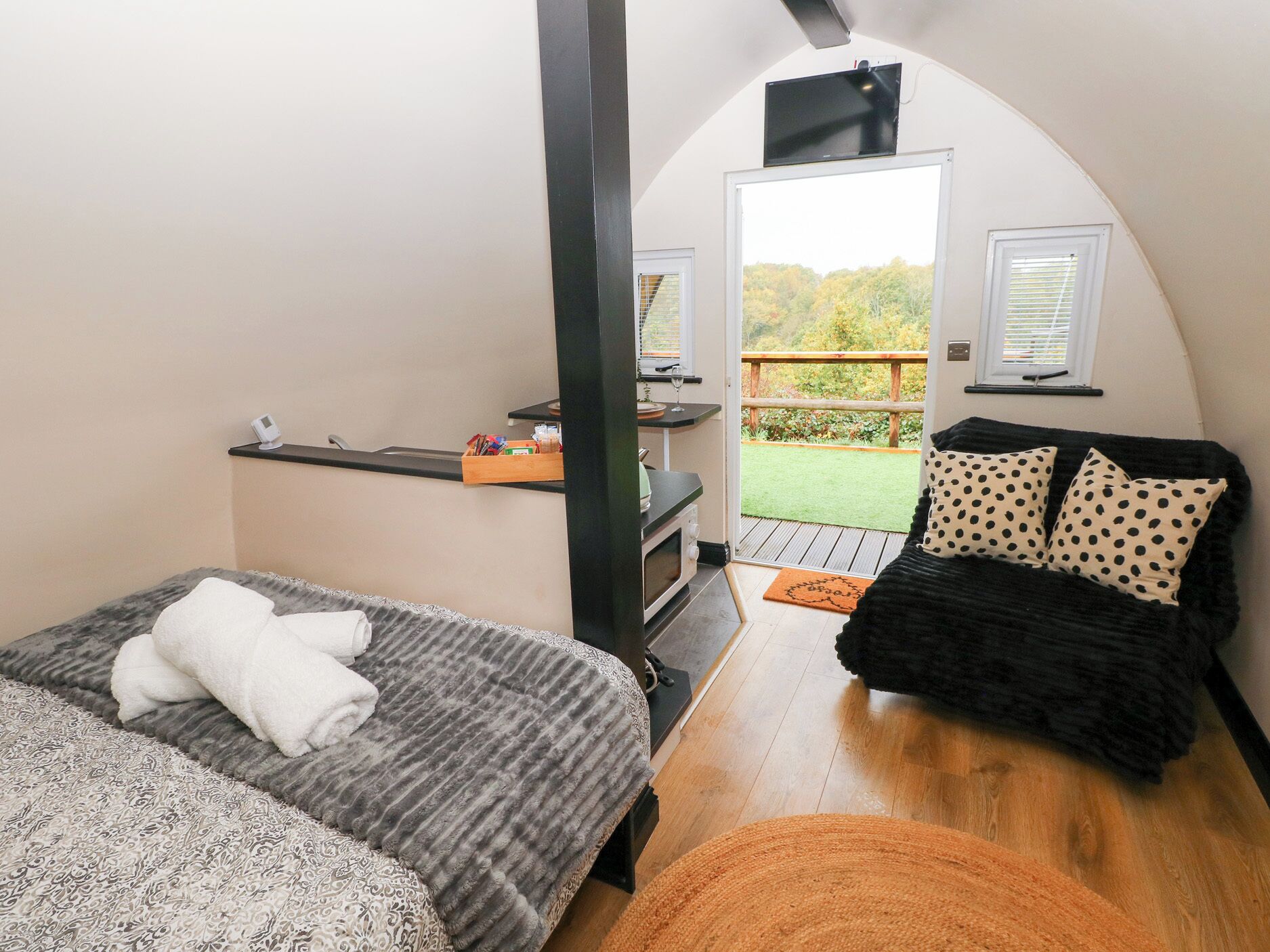1 bedroom, individually decorated, individually furnished, free WiFi