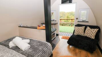 1 bedroom, individually decorated, individually furnished, free WiFi