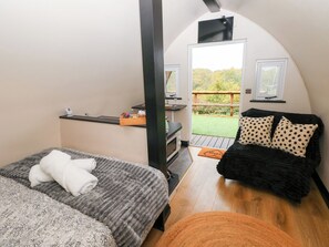 1 bedroom, individually decorated, individually furnished, free WiFi