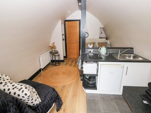 1 bedroom, individually decorated, individually furnished, free WiFi