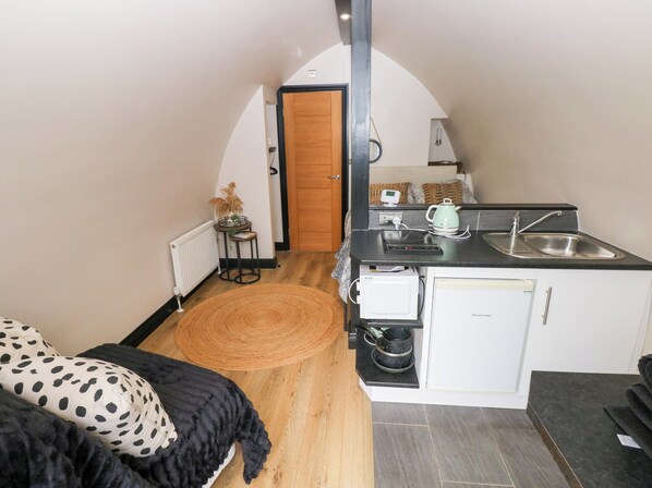 1 bedroom, individually decorated, individually furnished, free WiFi