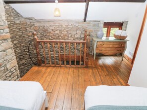 2 bedrooms, individually decorated, individually furnished, free WiFi - Melyn (Aberdare)