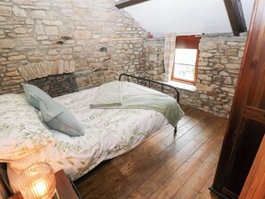 2 bedrooms, individually decorated, individually furnished, free WiFi - Melyn (Aberdare)