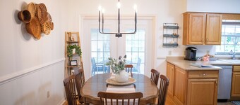 Charming 3/2 home in Tavares, pet-friendly, Close to Boat Ramps, Boat parking