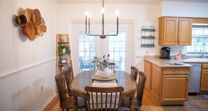 Charming 3/2 home in Tavares, pet-friendly, Close to Boat Ramps, Boat parking