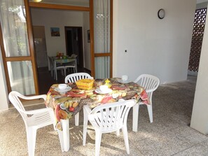 Villa, 3 chambres, patio, vue jardin | Salle à manger