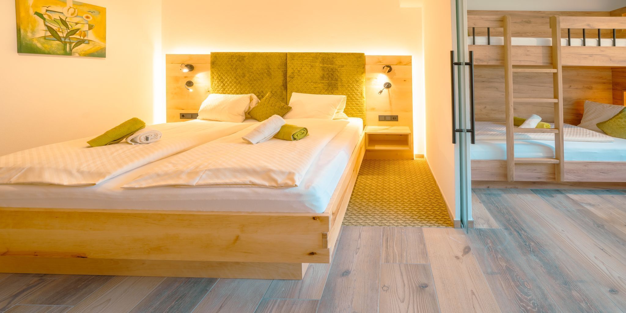 Estudio familiar, balcón, vistas a la montaña | Caja fuerte, escritorio, cortinas opacas y sistema de insonorización