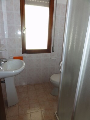 Villa, 3 Bedrooms, Patio, Garden View | Bathroom - Semi-detached Villa in a Quiet Area (San Michele al Tagliamento)