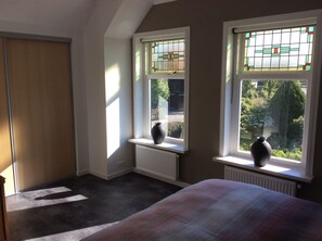 2 chambres, lit parapluie, Wi-Fi gratuit, draps fournis