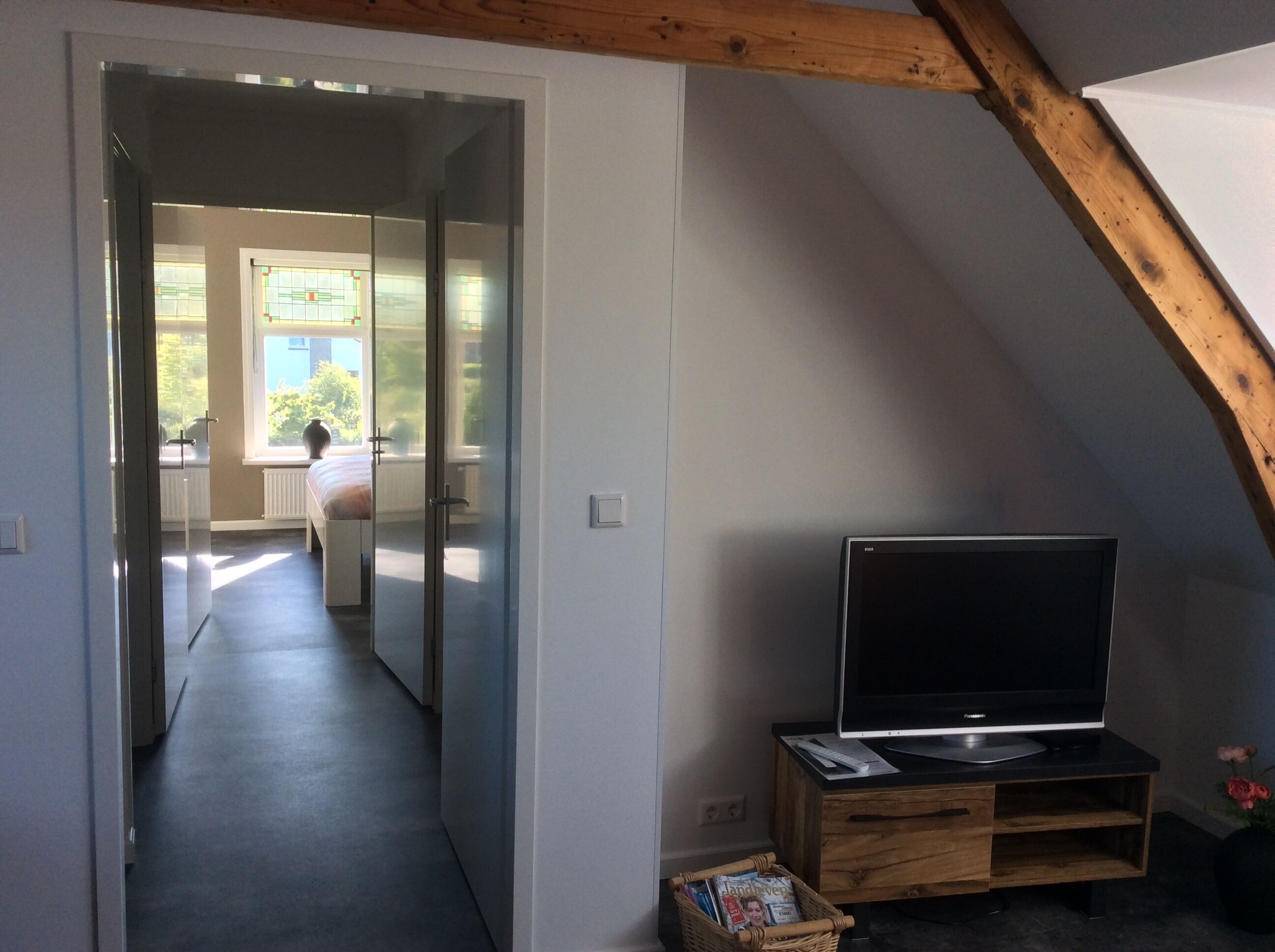 2 bedrooms, travel crib, free WiFi, bed sheets