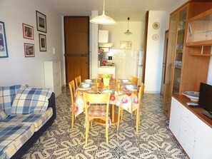 Apartment, 2 Schlafzimmer, Balkon | Esszimmer