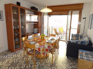 Apartment, 2 Schlafzimmer, Balkon | Esszimmer