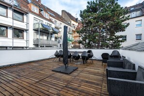 Outdoor dining - Apartment 'In Nürnberger Altstadt' with Private Terrace and Wi-Fi (Nürnberg)
