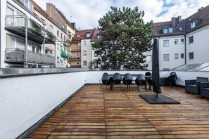 Outdoor dining - Apartment 'In Nürnberger Altstadt' with Private Terrace and Wi-Fi (Nürnberg)