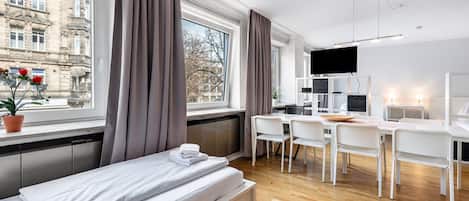 3 makuuhuonetta, silitysrauta/-lauta, Wi-Fi, vuodevaatteet