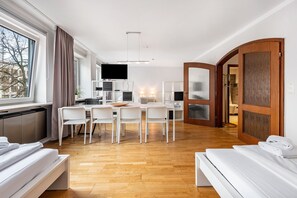 3 bedrooms, iron/ironing board, WiFi