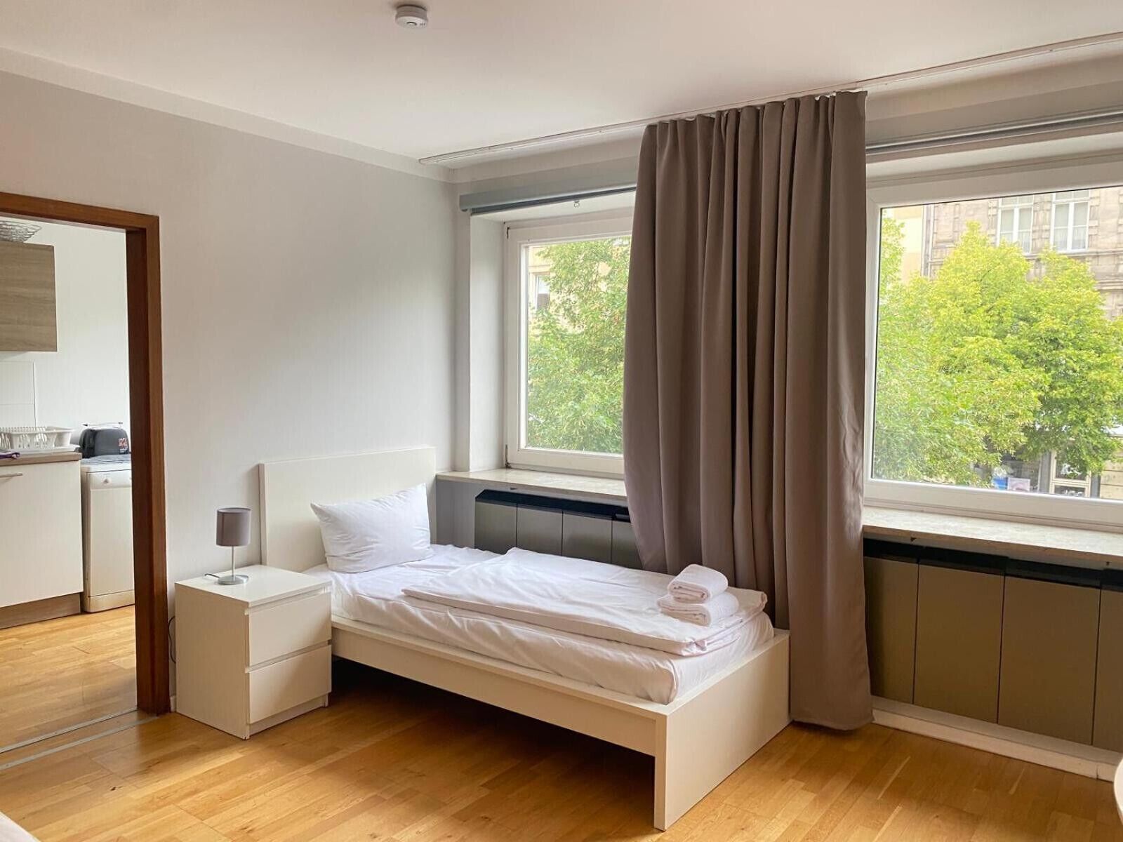 3 habitaciones, tabla de planchar con plancha, wifi y ropa de cama 