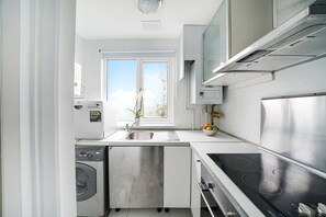 Micro-ondes, four, plaque de cuisson, lave-vaisselle