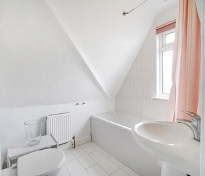 Towels, soap, toilet paper - Charming Designer Cosy Loft Apartment (London)
