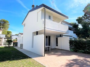 Villa, 2 Schlafzimmer, Balkon, Gartenblick | Fassade der Unterkunft