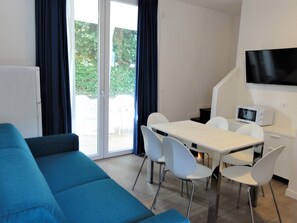 Villa, 2 Bedrooms, Balcony, Garden View | Living room - Modern Terraced House (San Michele al Tagliamento)