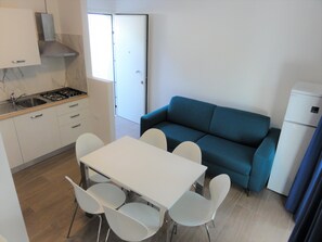 Villa, 2 chambres, balcon, vue jardin | Salle à manger
