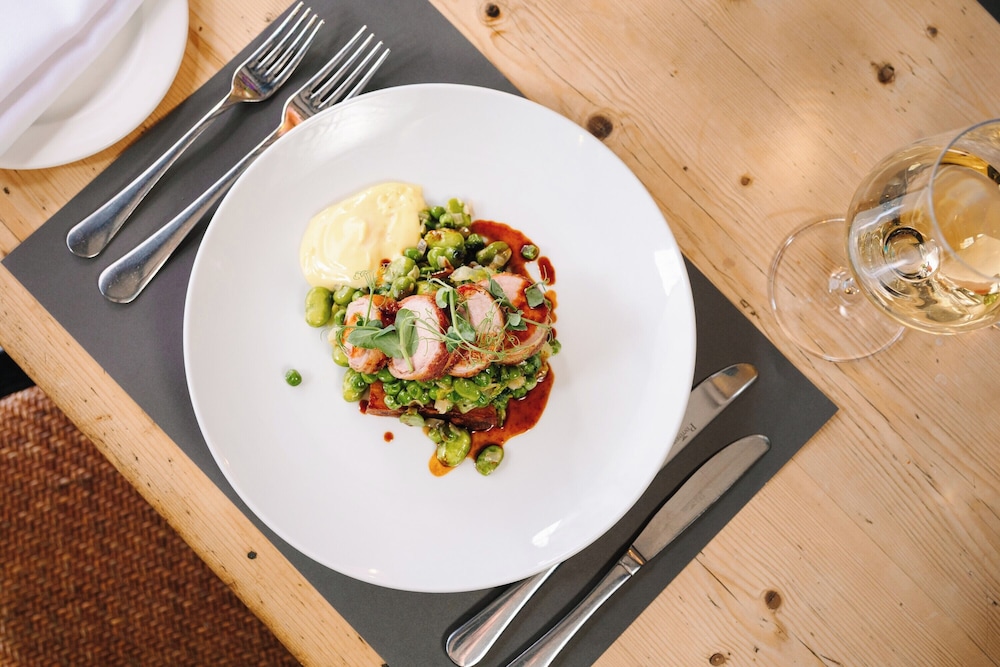 The Greyhound on the Test by null