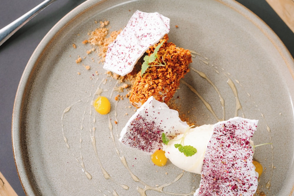 The Greyhound on the Test by null