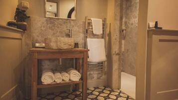 King Suite | Tabla de planchar con plancha y wifi gratis