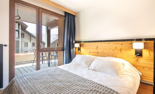 2 bedrooms, free WiFi, bed sheets - T3 + cabine 8p | Accès escalator à 200 m + piscine (Vaujany)