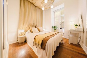 Room - Elegant Lisbon Stay: Vintage Charm-Modern Comfort (Lisbon)