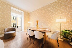 Dining - Elegant Lisbon Stay: Vintage Charm-Modern Comfort (Lisbon)