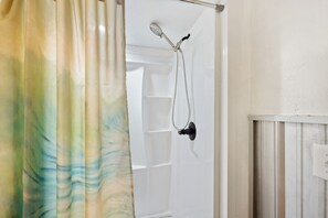 Hair dryer, towels - The Cedar Key Anchor Hole! (Cedar Key)