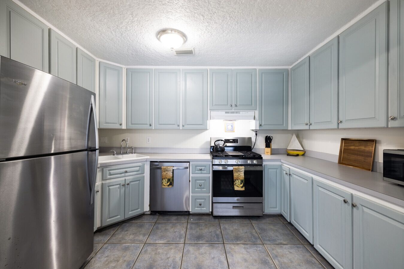 冰箱、微波炉、烤箱、炉灶