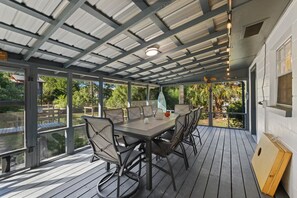 Outdoor dining - Cedar Key Seaside Escape (Cedar Key)