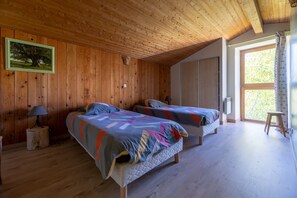 2 habitaciones, tabla de planchar con plancha y ropa de cama 