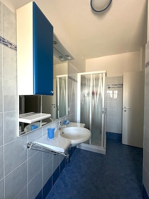 Apartamento, 1 habitación, balcón, vistas a la ciudad | Baño