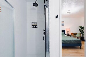 4 habitaciones, escritorio, wifi y ropa de cama 