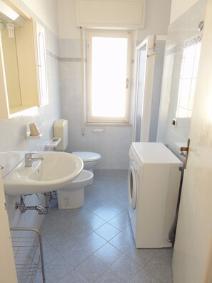 Apartamento, 1 habitación, balcón | Baño