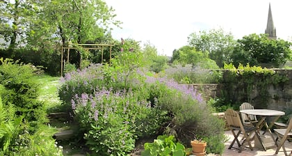 Bed and Breakfast 'Sferenn - Chambre D'hôtes' with Shared Terrace, Shared Garden and Wi-Fi