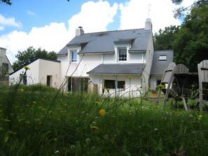 Exterior - Bed and Breakfast 'Sferenn - Chambre D'hôtes' with Shared Terrace, Shared Garden and Wi-Fi (Baden)
