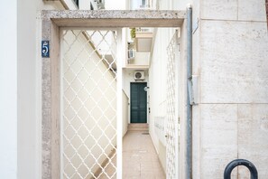 Exterior detail - Apartment 'Bianco Mare Delfino' with Balcony, Wi-Fi and Air Conditioning (Otranto)