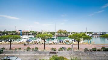 Studio, meerdere slaapkamers, balkon, uitzicht op oceaan | Zwembad