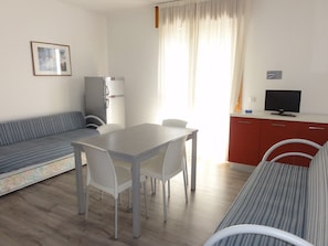 Studio, Balkon, Stadtblick | Wohnzimmer