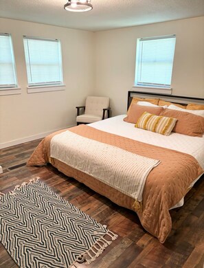 4 عدّة غرف نوم وخدمة الإنترنت