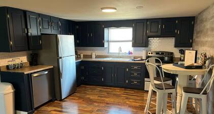 River Cottage Sleeps 8; 5 Miles from Montauk