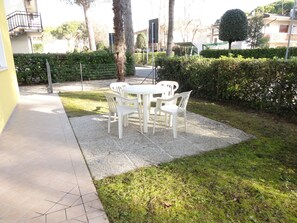 Lägenhet - 2 sovrum - uteplats - utsikt mot trädgården | Terrass/Patio