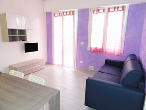 Apartment, 2 Schlafzimmer, Stadtblick | Wohnzimmer